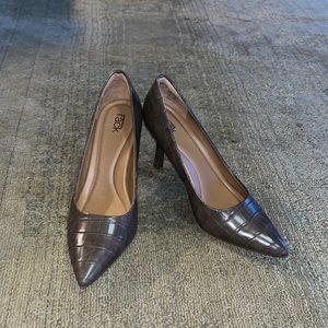 Nordstrom Rack Brown Chocolate Crocodile Pump size 9 medium